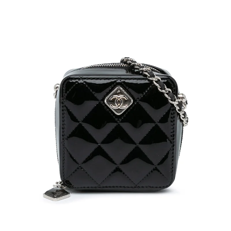 Chanel leather bags for everydBlack Chanel CC Quilted Patent Clutch With Chain Crossbody Bag