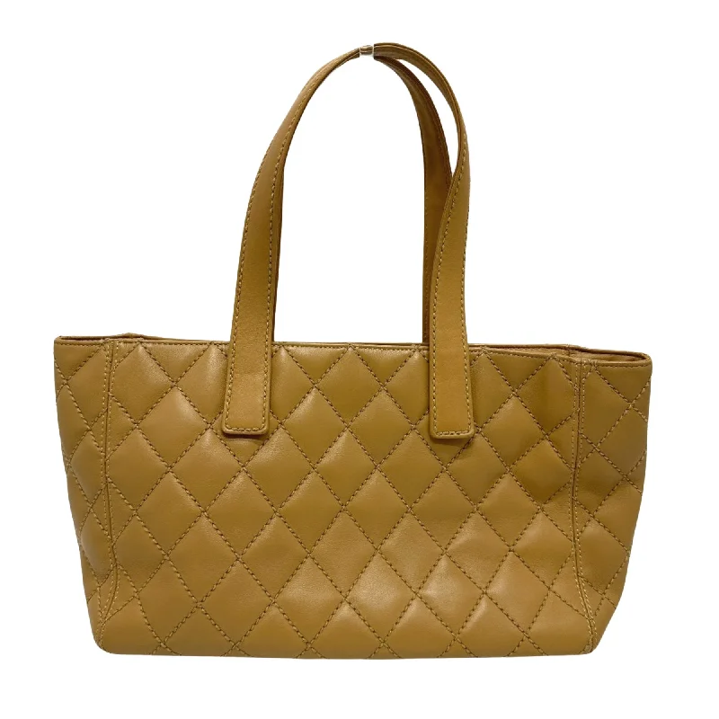 Chanel bags for a polished and professional appearanceCHANEL Wild stitch Tote