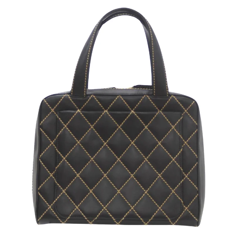 Chanel Quilted Leather Shoulder Bag for FashionistasCHANEL Wild stitch Handbag