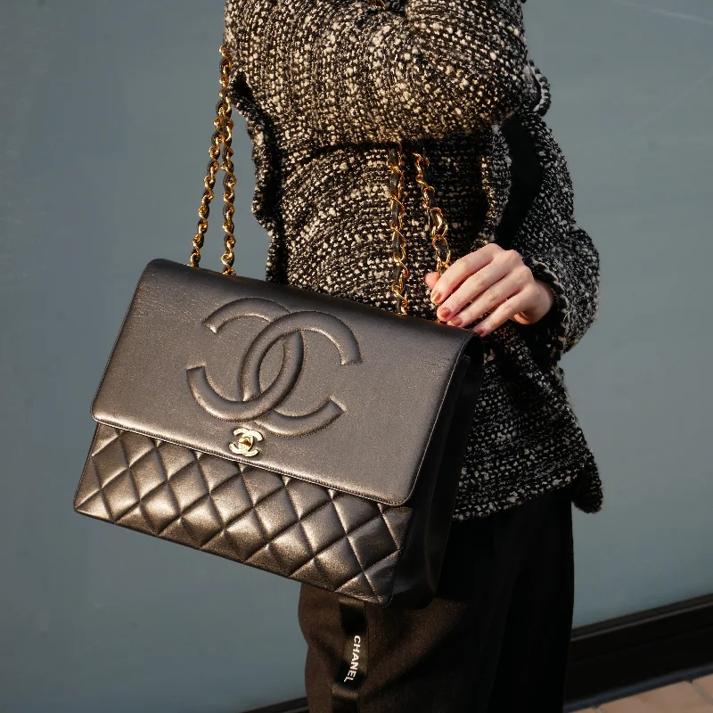 Chanel bags with adjustable chain strapsCHANEL★ 1991-1994 Black Quilted Lambskin CC Flap Maxi 60850