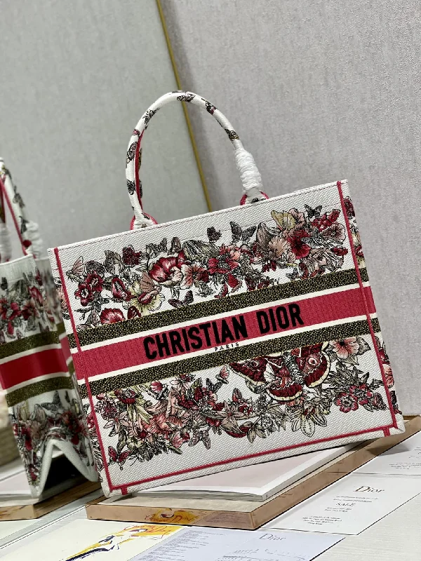 Fashion - forward Christian Dior tote bags for the modern womanChristian Dior - Luxury Bags  418