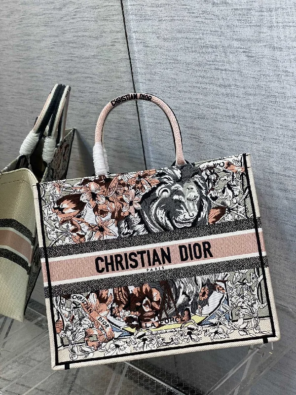 Christian Dior Saddle bags with a studded trim for a bold lookChristian Dior - Luxury Bags  434