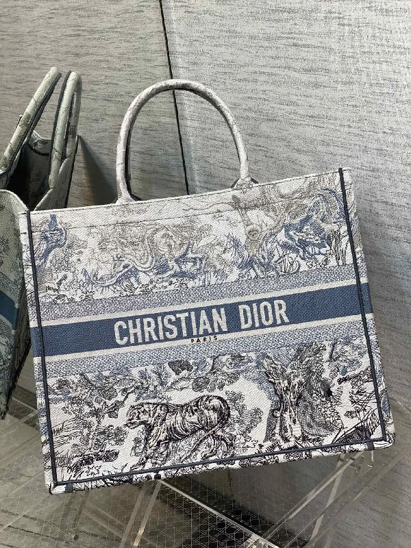 High - fashion Christian Dior bags with a geometric patternChristian Dior - Luxury Bags  436