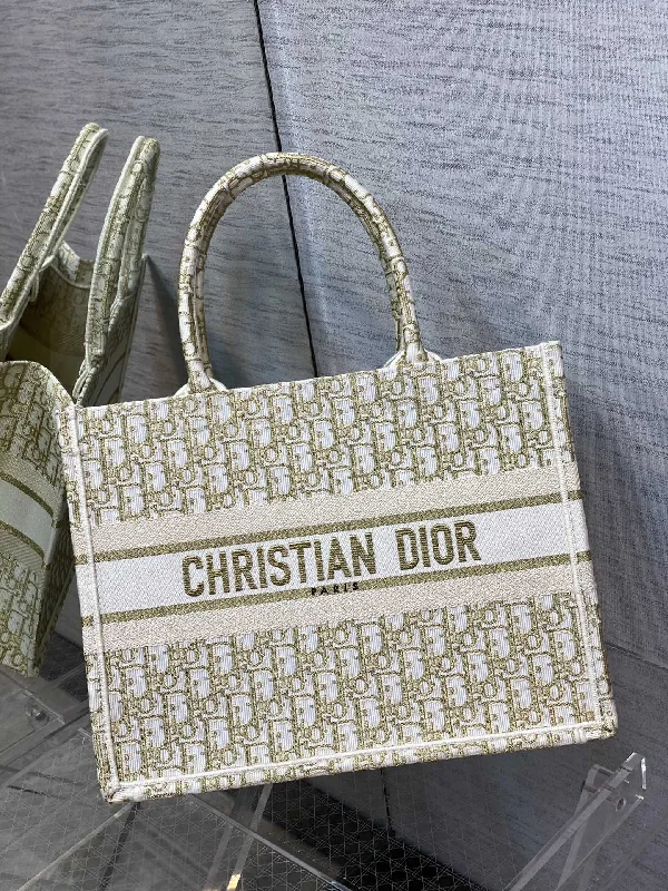 Christian Dior crossbody bags with a front - flap pocket for easy accessChristian Dior - Luxury Bags  439