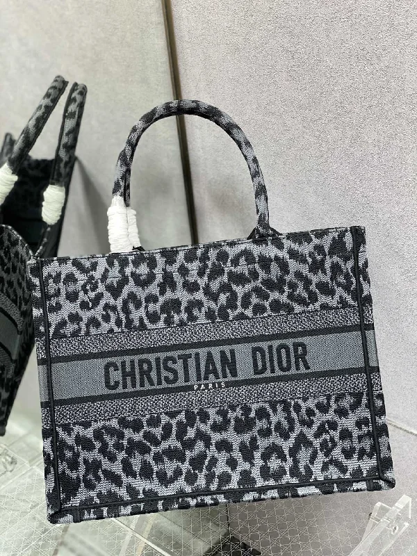 Christian Dior Saddle bags with a studded trim for a bold lookChristian Dior - Luxury Bags  451