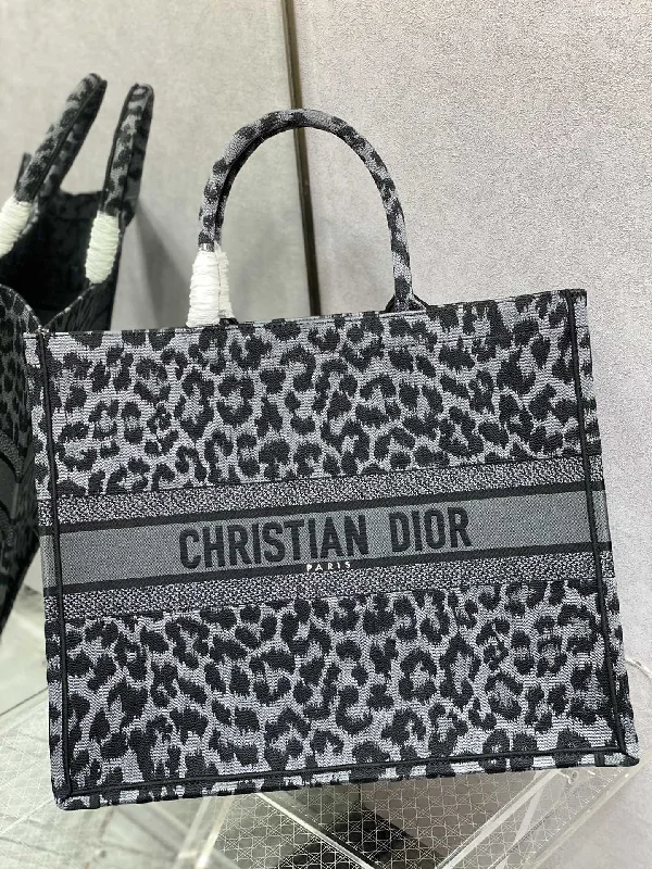 Luxury Christian Dior crossbody bags with a chain - link strapChristian Dior - Luxury Bags  452