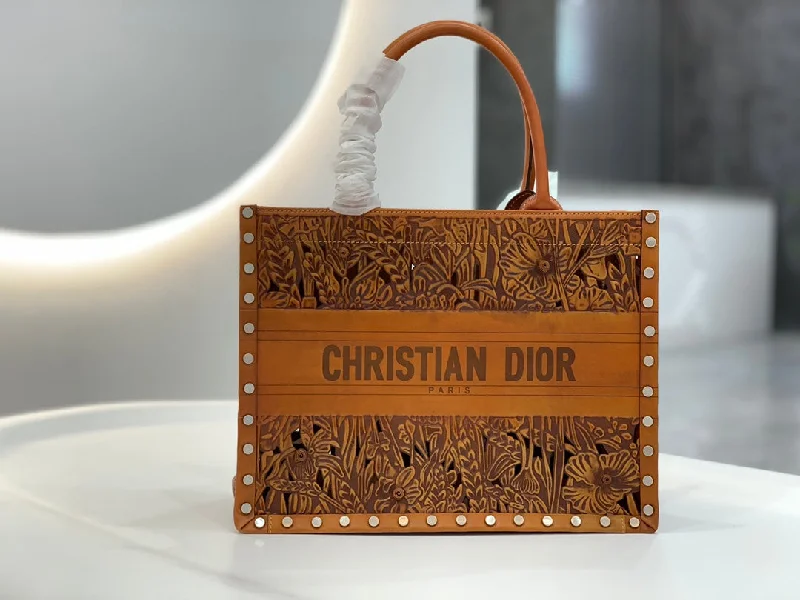 Luxury Christian Dior crossbody bags with a chain - link strapChristian Dior - Luxury Bags  462