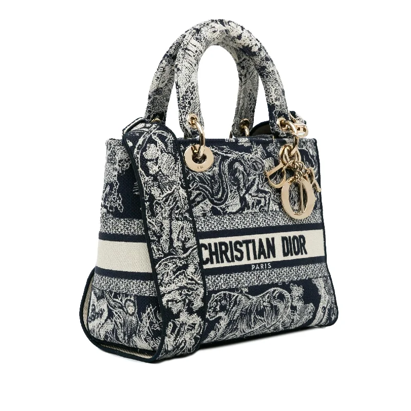 Christian Dior Saddle bags with a patent leather finish for a shiny lookDior Medium Toile de Jouy Lady D-Lite (fxD3ux)