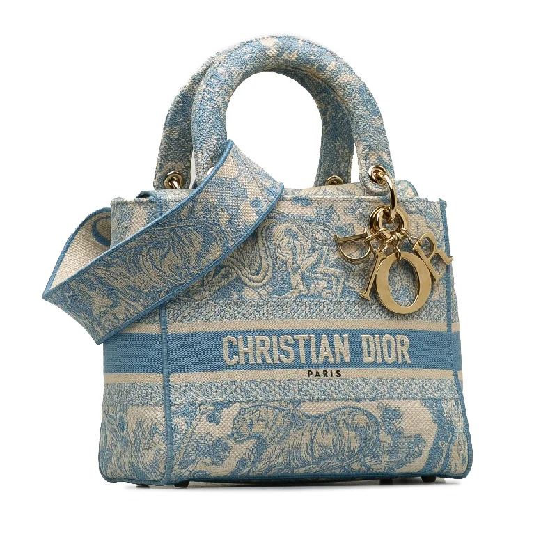 Christian Dior bags with a quilted pattern and gold - toned hardwareDior Medium Toile de Jouy Lady D-Lite (lScw03)