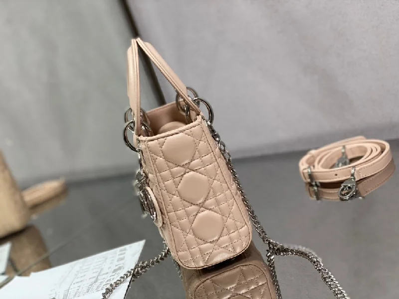 Christian Dior handbags with a detachable mirror for on - the - go touch - upsWF - Dior Bag - 593